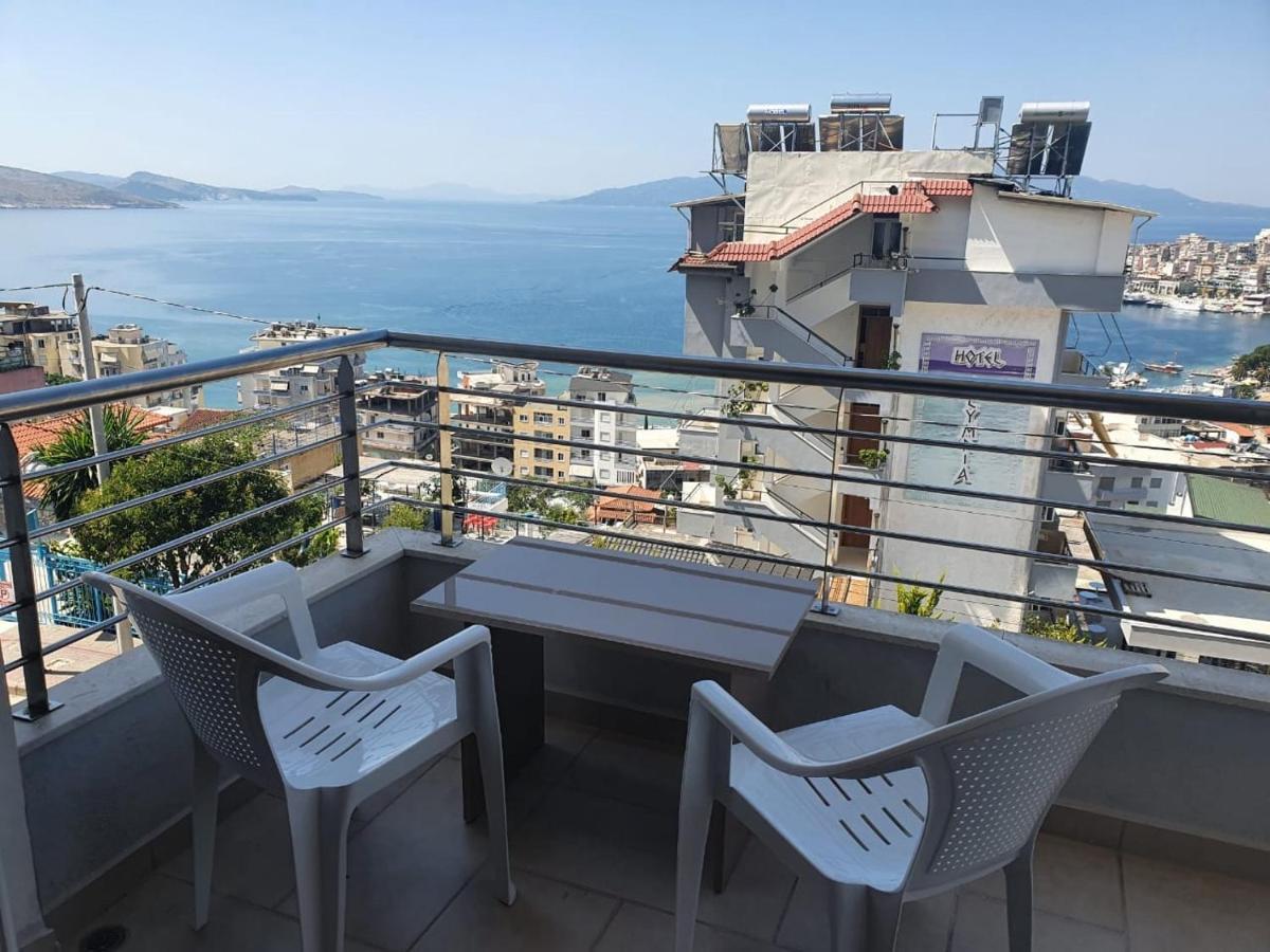 Xhulio Apartments Sarande Bagian luar foto