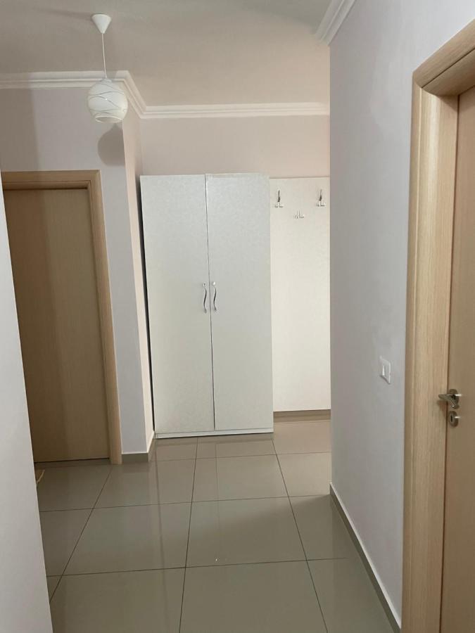 Xhulio Apartments Sarande Bagian luar foto