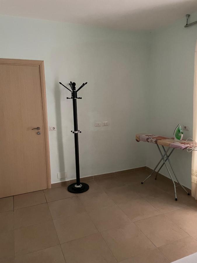 Xhulio Apartments Sarande Bagian luar foto