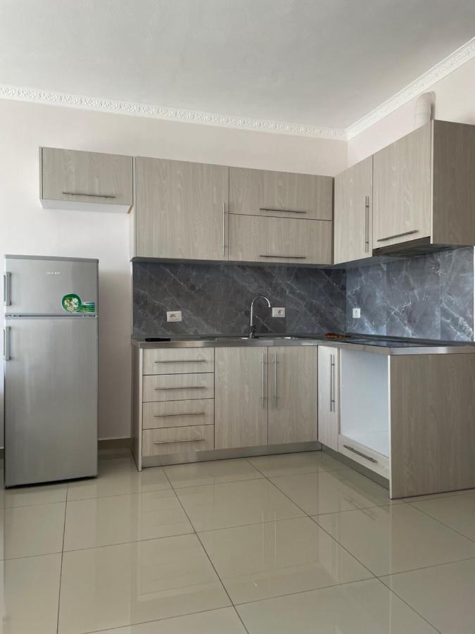 Xhulio Apartments Sarande Bagian luar foto
