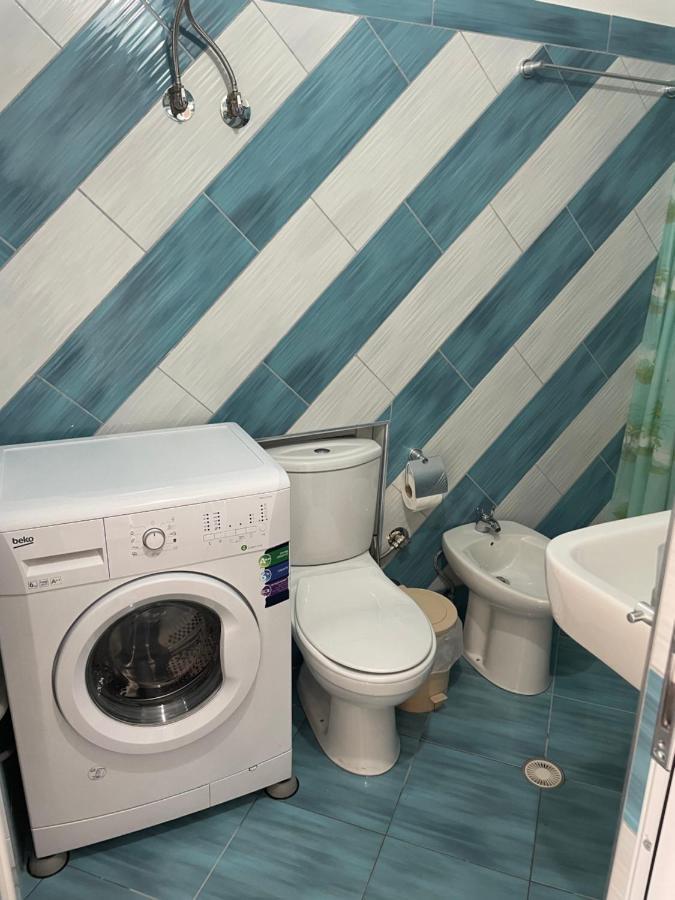Xhulio Apartments Sarande Bagian luar foto