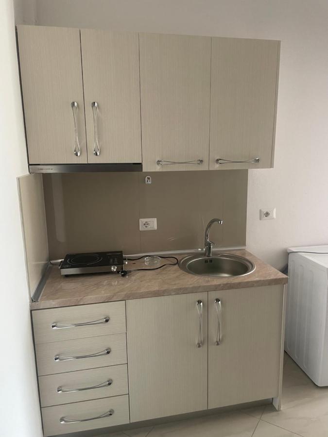 Xhulio Apartments Sarande Bagian luar foto