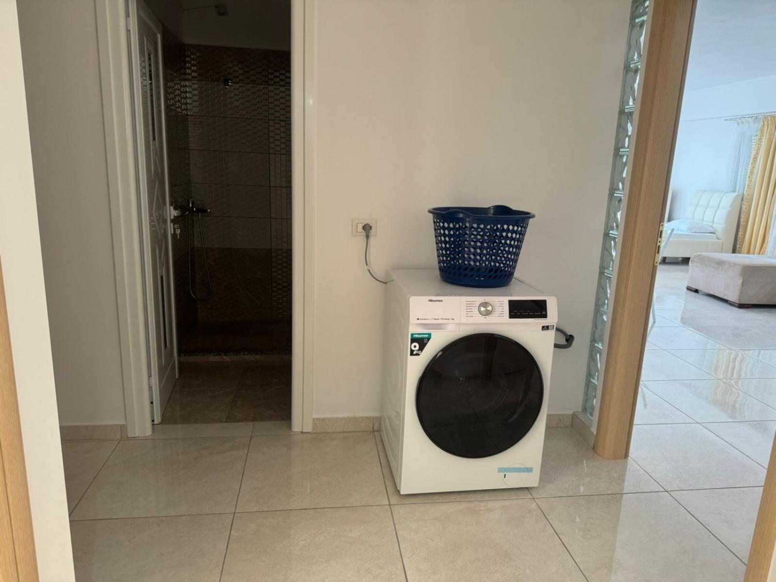 Xhulio Apartments Sarande Bagian luar foto