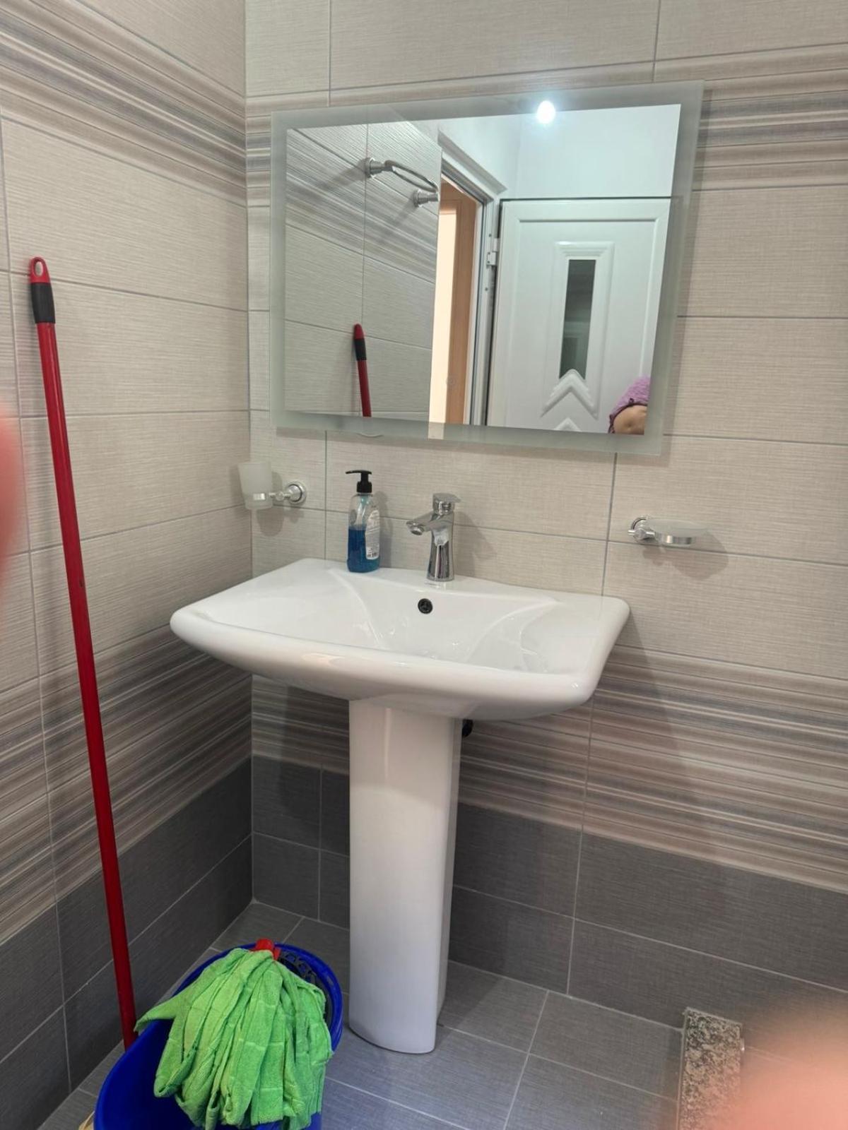Xhulio Apartments Sarande Bagian luar foto