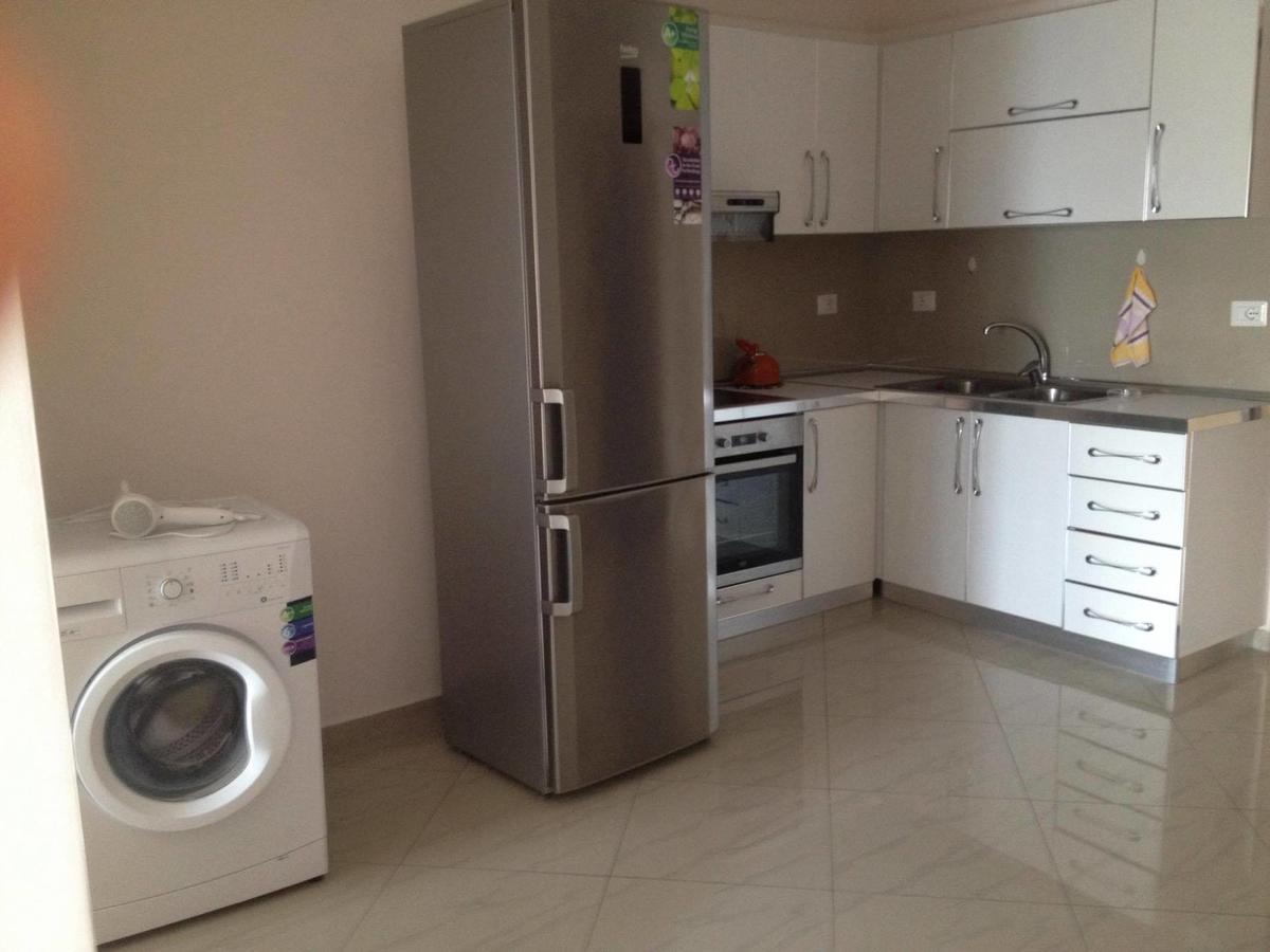 Xhulio Apartments Sarande Bagian luar foto