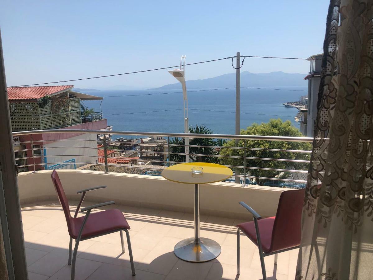Xhulio Apartments Sarande Bagian luar foto