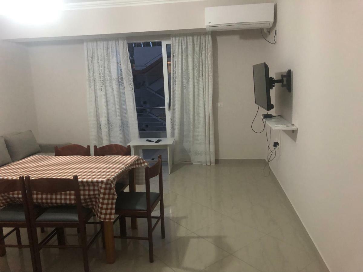 Xhulio Apartments Sarande Bagian luar foto