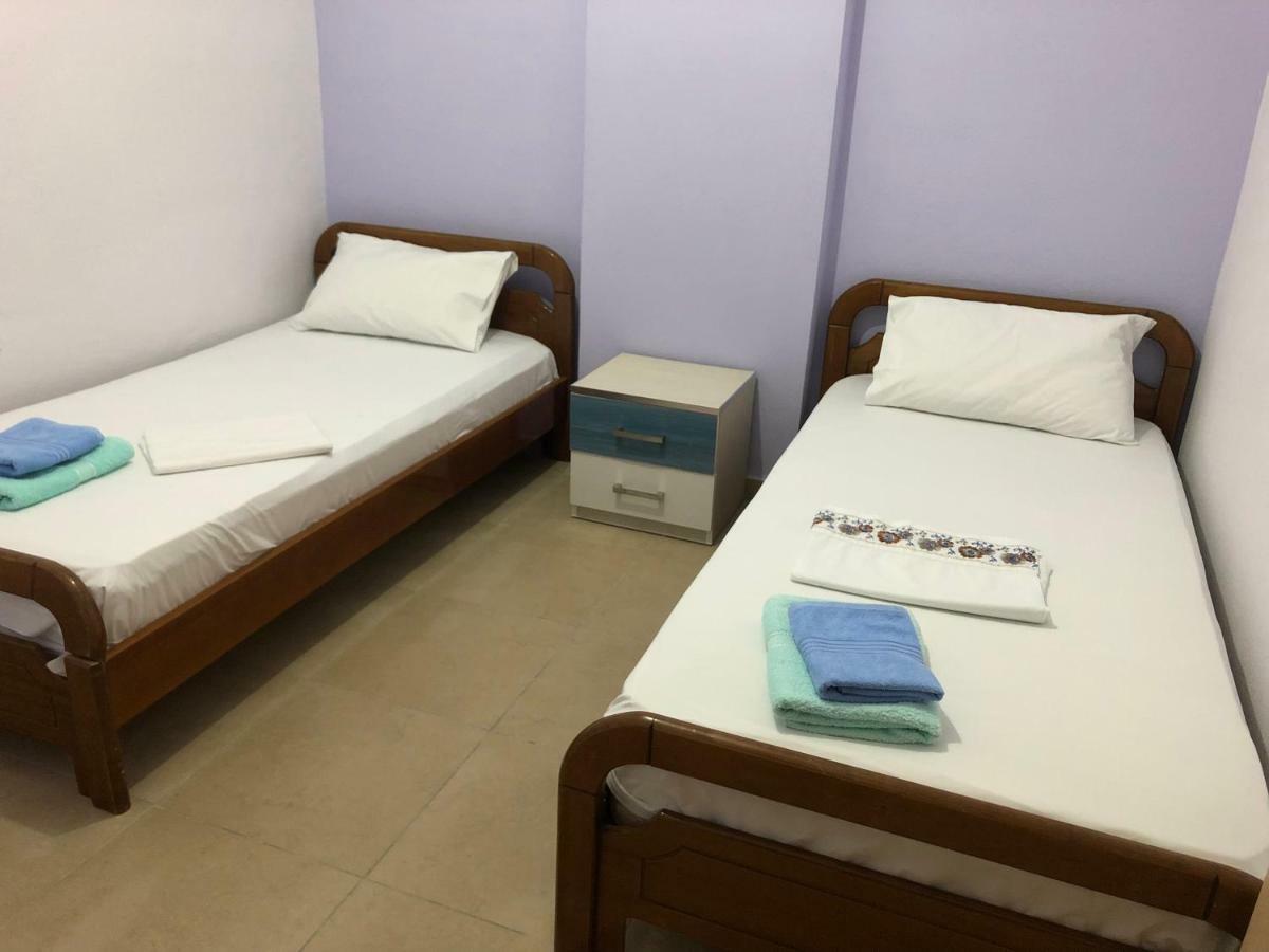 Xhulio Apartments Sarande Bagian luar foto